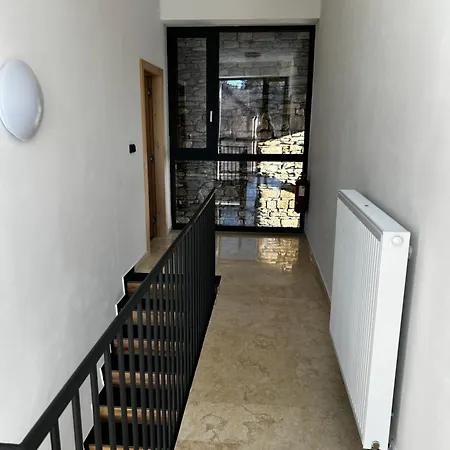 Palace 4*